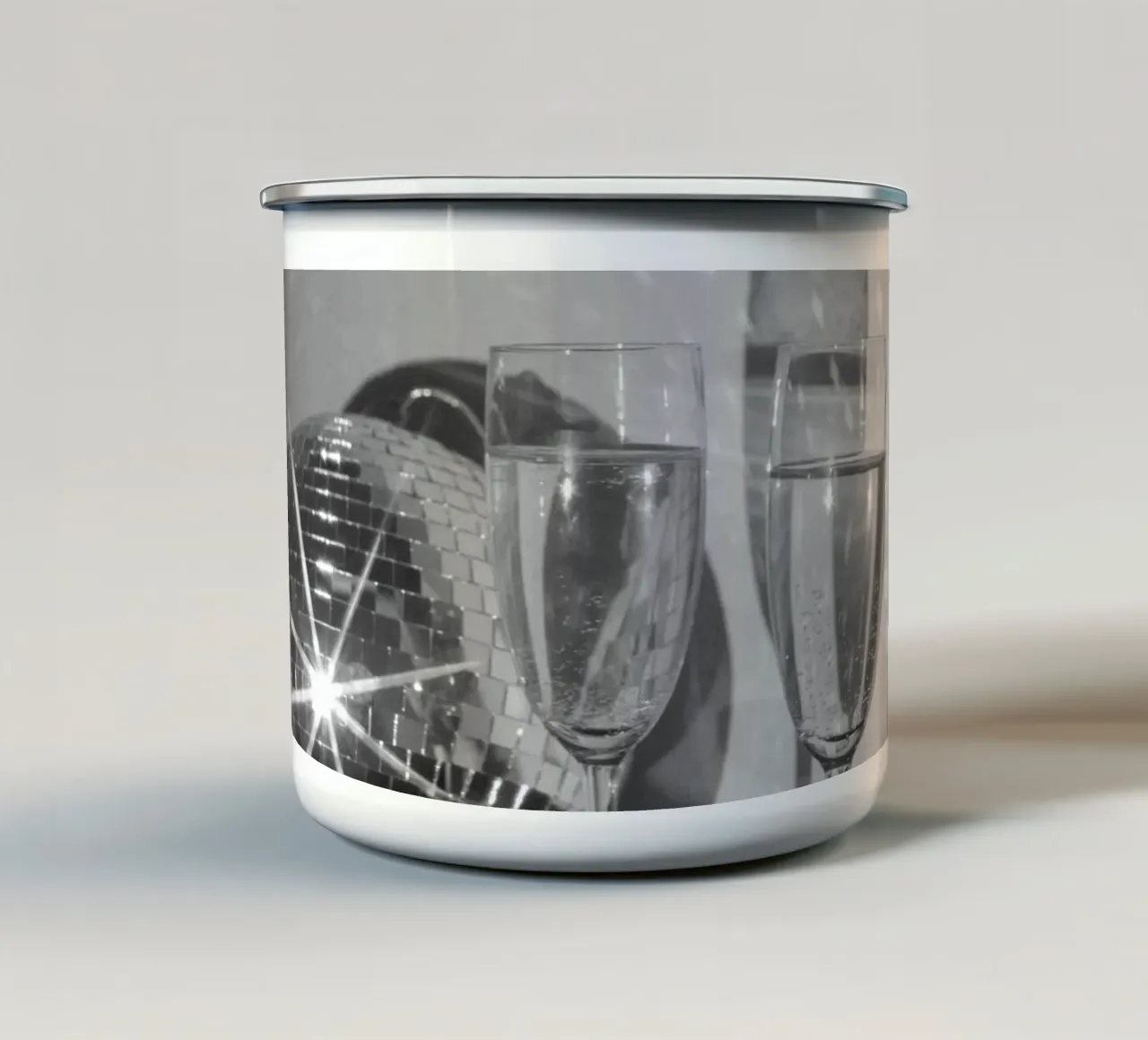 Bicchieri da discoteca con lenti retrò in bianco e nero tazza in smalto da Dagmar Pels