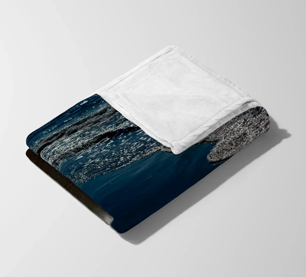 Mare #6 coperta in pile da Tal Paz-Fridman