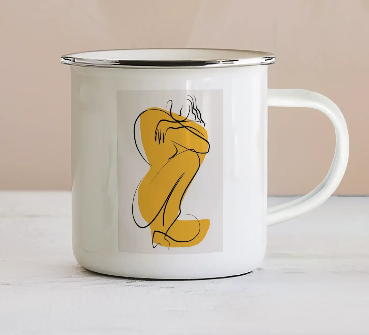 Giallo e nudo tazza in smalto da Little Dean