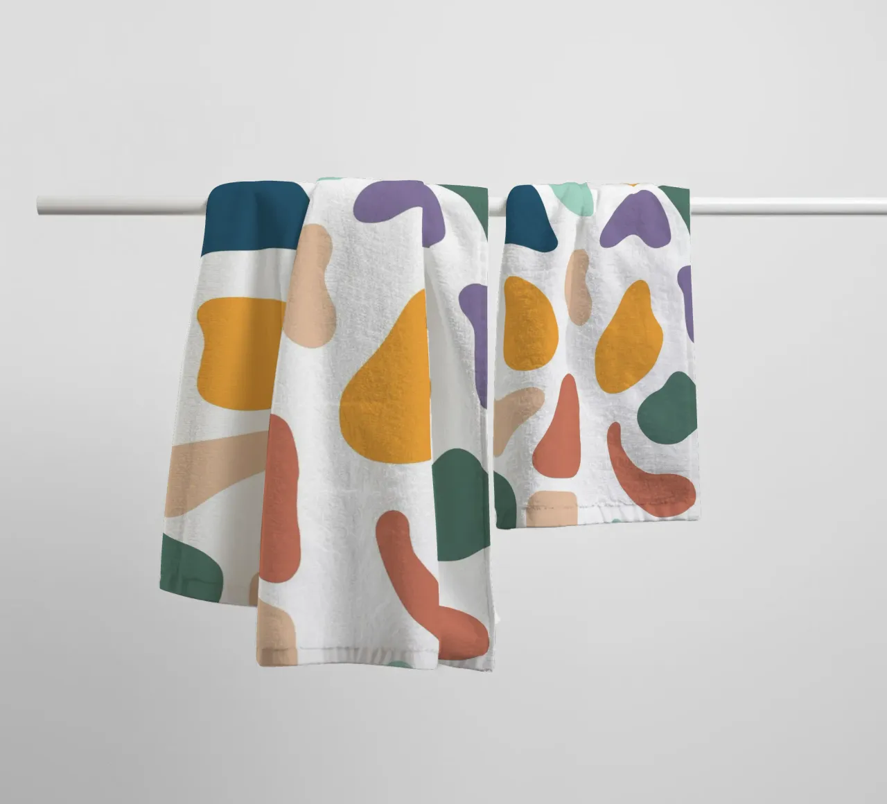 Pastel pattern mid century asciugamano da bagno da BAINAI