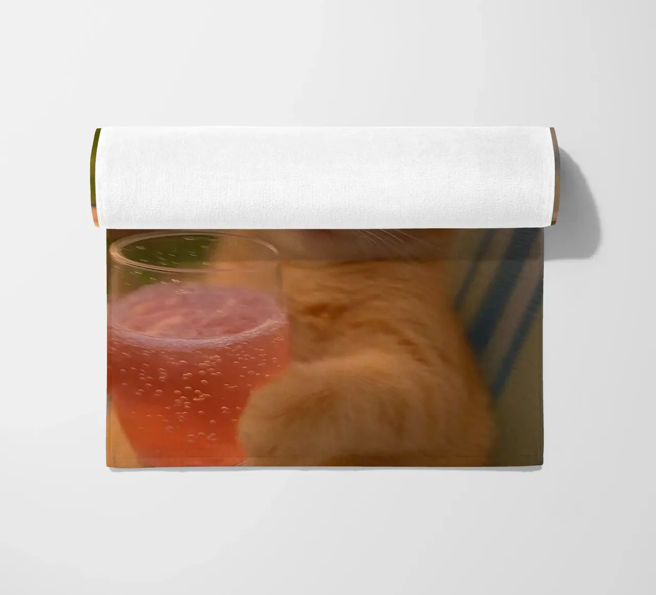 cat with juice telo mare da comura