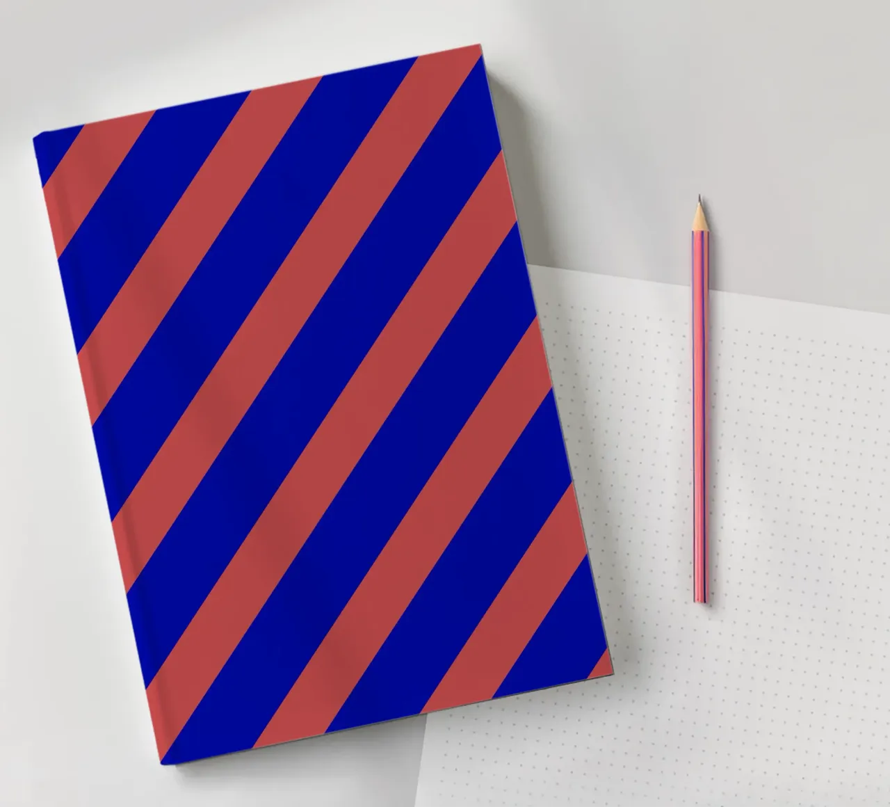 Diagonal Stripes red blue carnet de notes de Studio ROSAGRAU
