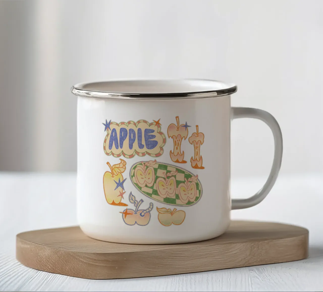 An Apple tazza in smalto da Six Legs Under