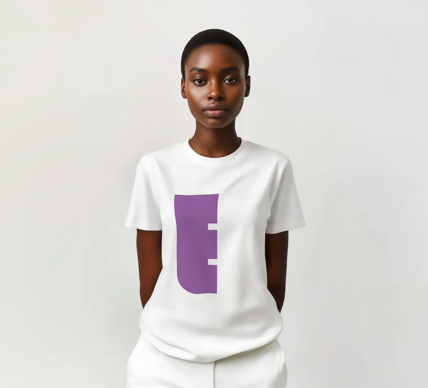 Buchstabe E t-shirt da DARIA IVANOVNA