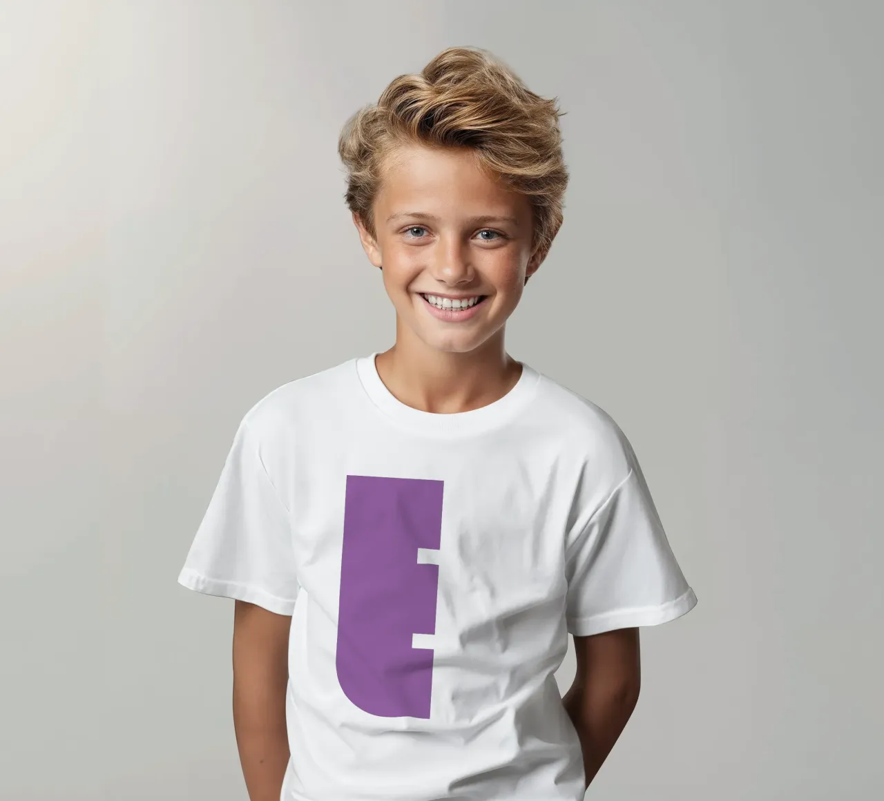 Buchstabe E kinder t-shirt van DARIA IVANOVNA