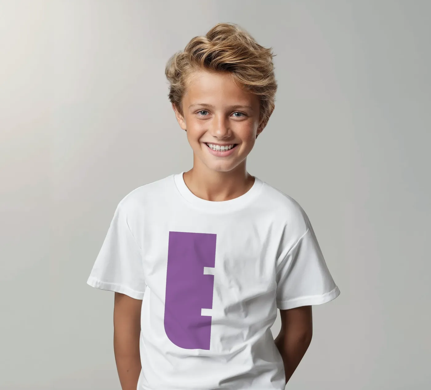 Buchstabe E kinder t-shirt van DARIA IVANOVNA