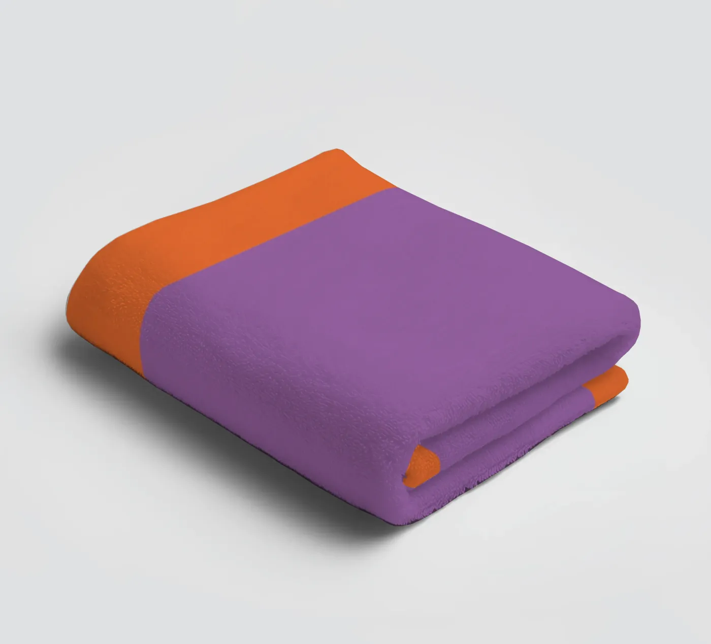 Buchstabe E towel by DARIA IVANOVNA