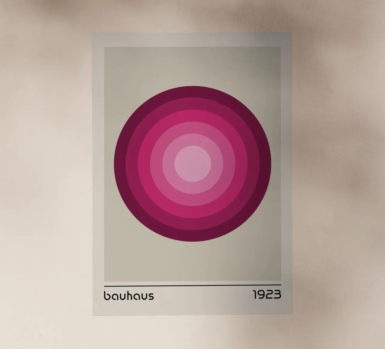 Bauhaus 1923 Poster, Rosa Farbverlauf Kreis Kunstdruck Backlit Folie von Grungeo