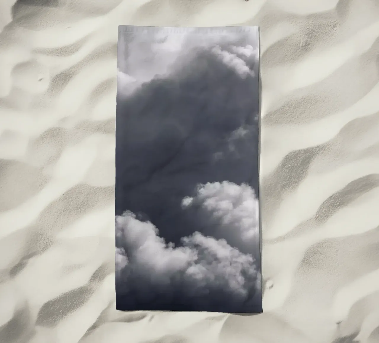 Wolken #5 strandhanddoek van Tal Paz-Fridman