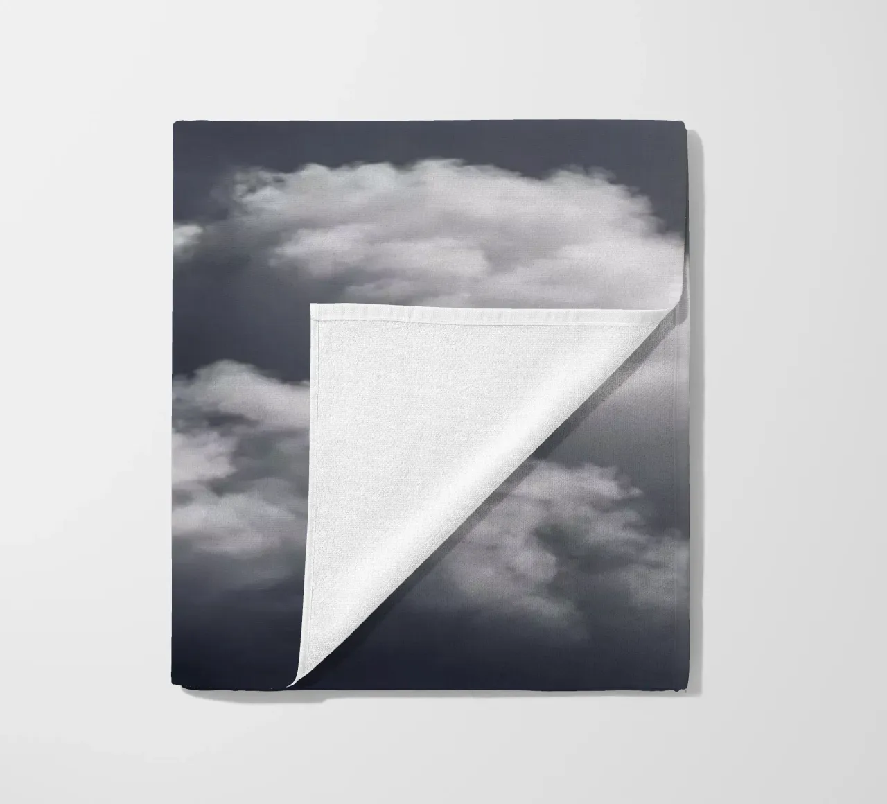 Wolken #5 strandhanddoek van Tal Paz-Fridman