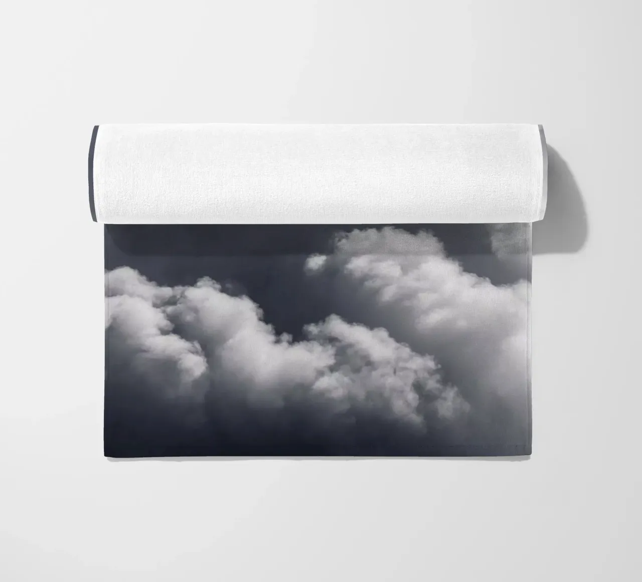Wolken #5 strandhanddoek van Tal Paz-Fridman