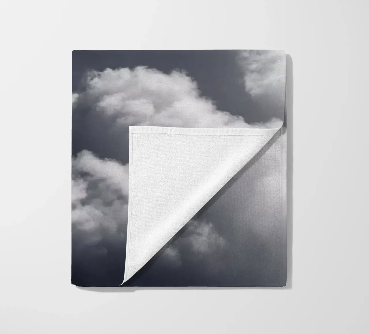 Clouds #5 telo mare da Tal Paz-Fridman