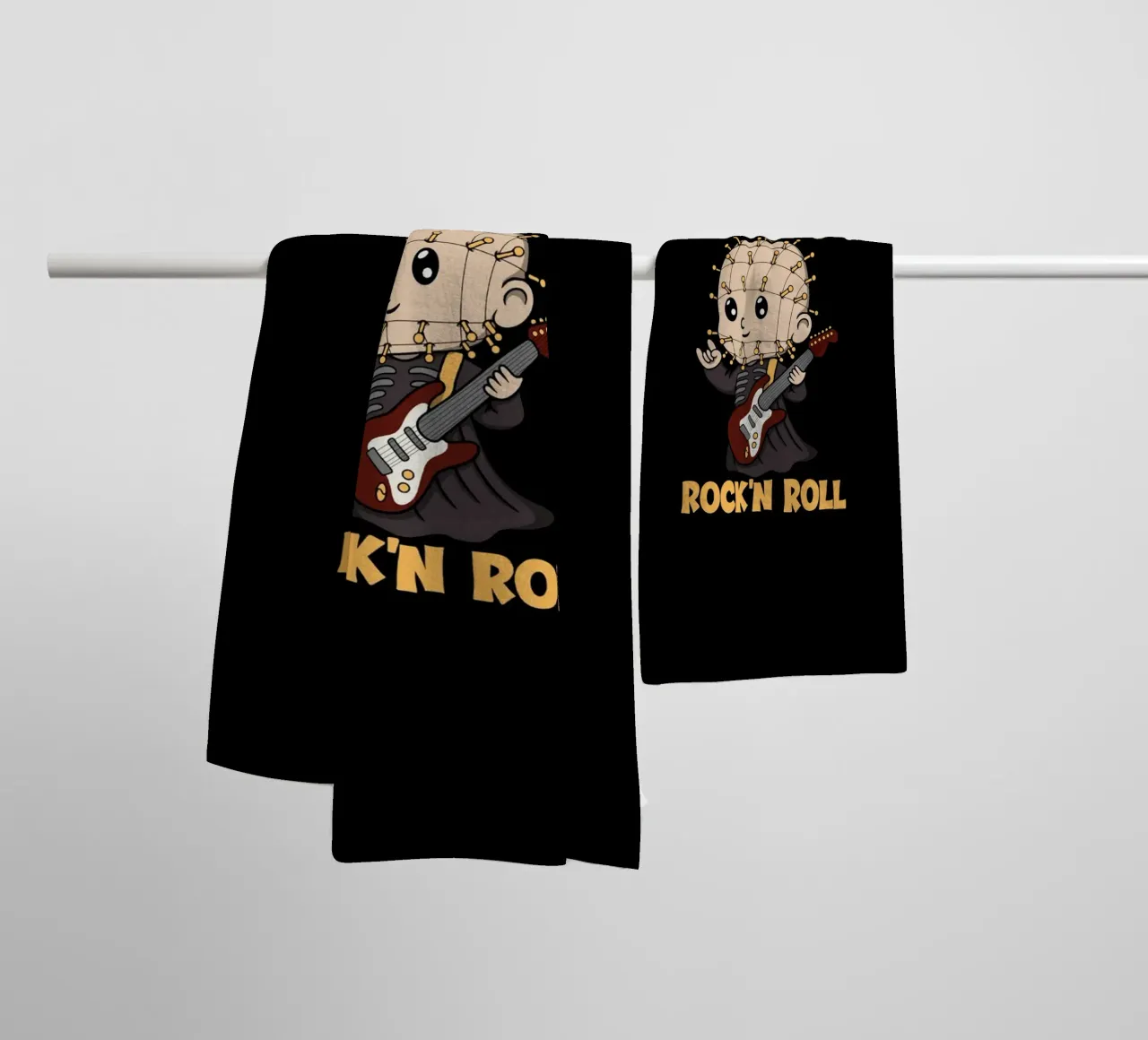 Dolore, catene e rock'n roll asciugamano da bagno da Loobs