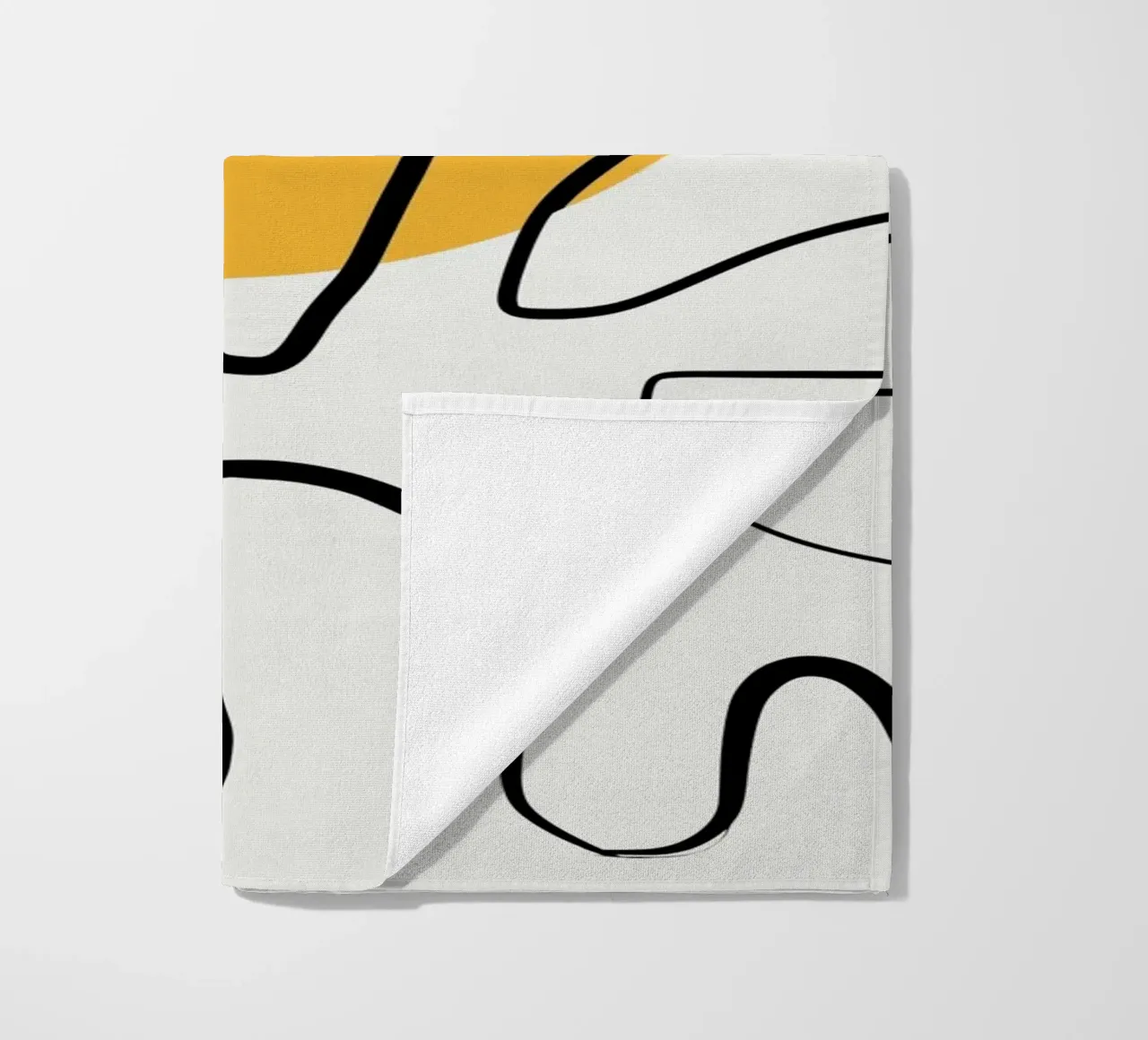 Giallo e linee artistiche 04 telo mare da Little Dean