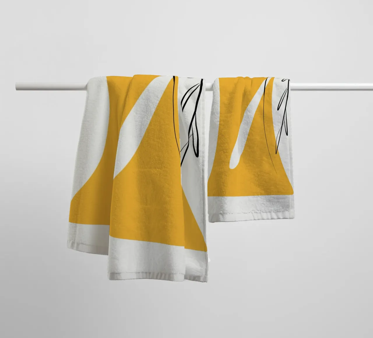 Giallo e linee artistiche 05 asciugamano da bagno da Little Dean