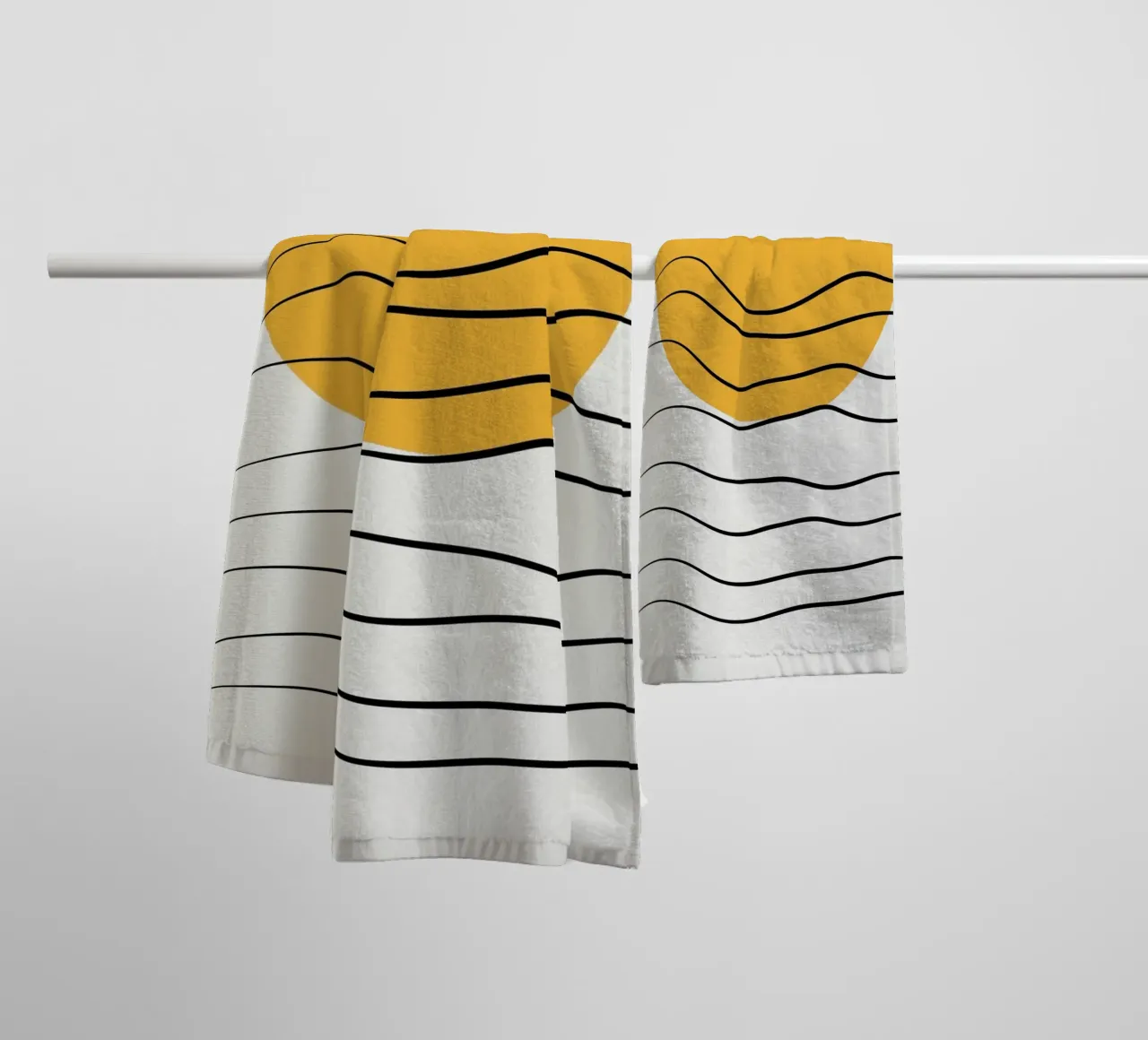 Giallo e linee artistiche 06 asciugamano da bagno da Little Dean