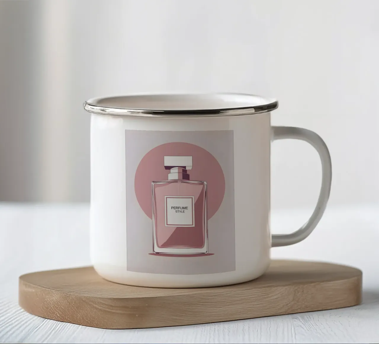 Sagoma del flacone di profumo tazza in smalto da LIFESTYLE OBJECTS