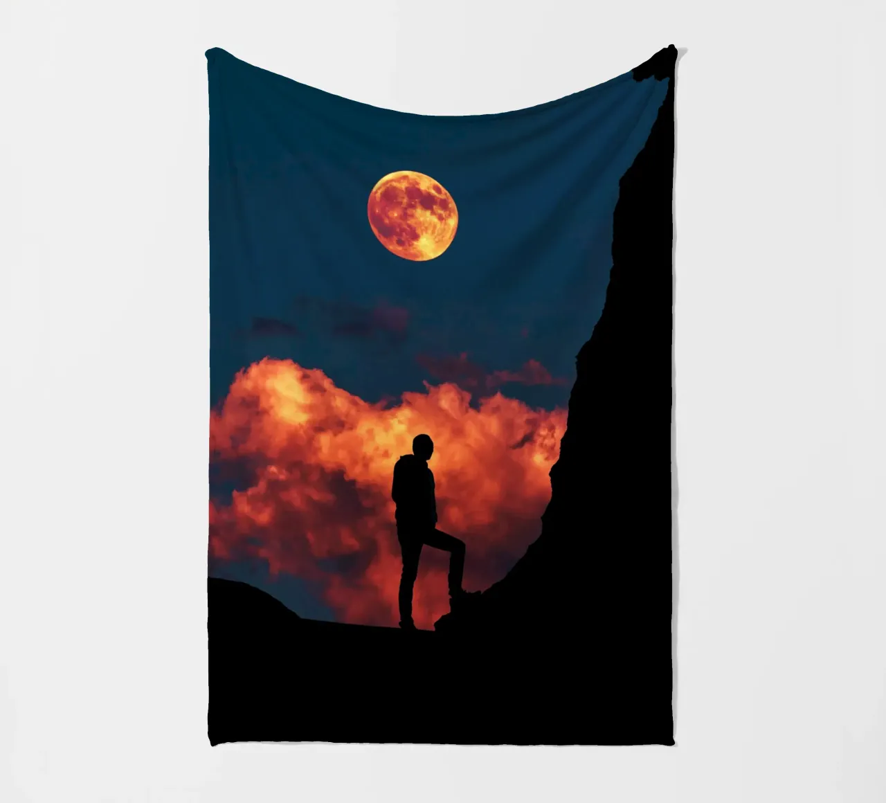 In piedi con la luna coperta in pile da arizrab