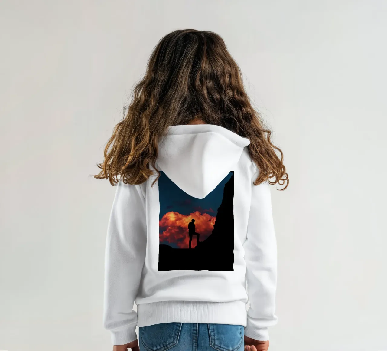 Stehend mit Mond Kinder Hoodie von arizrab