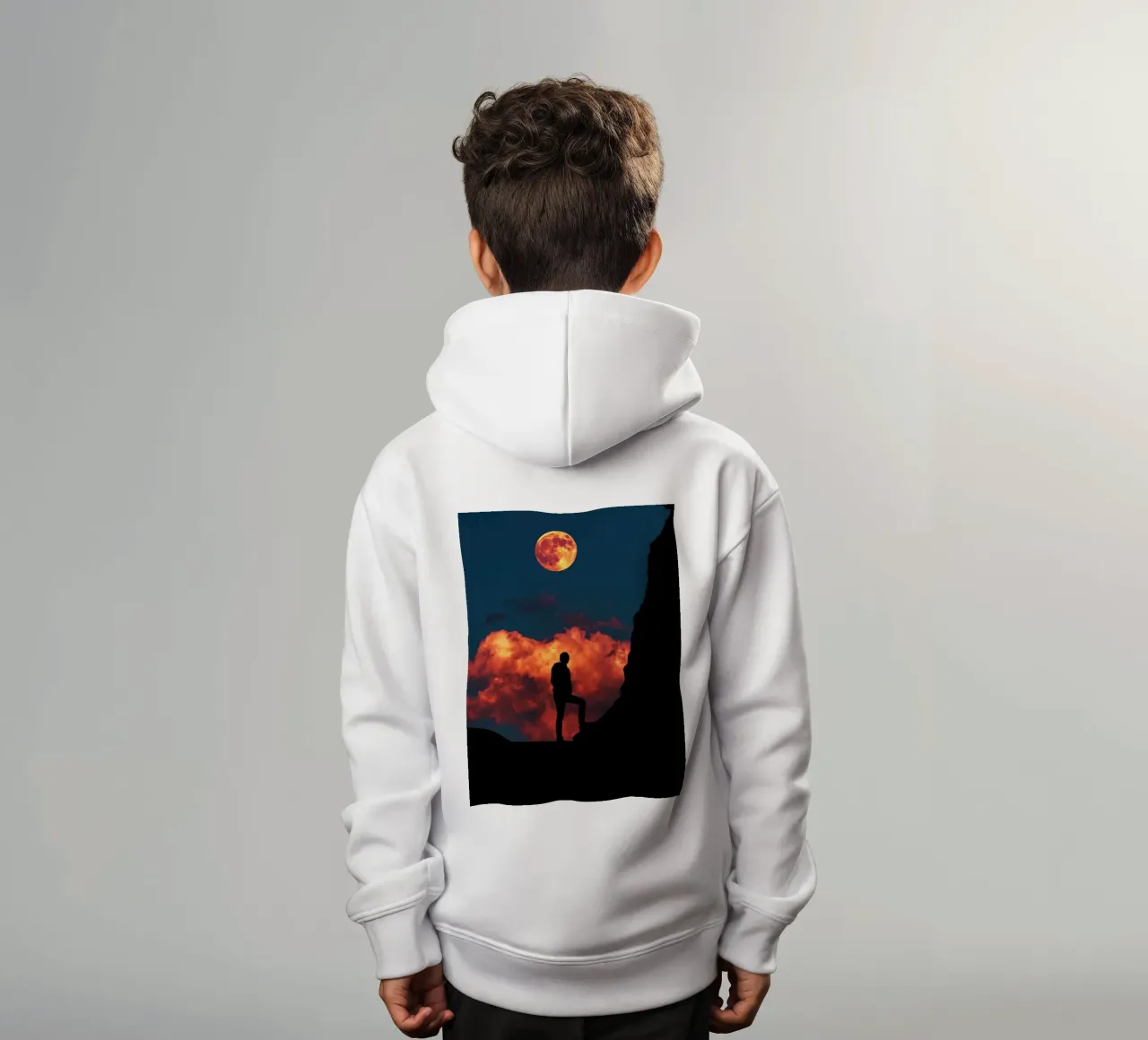 Stehend mit Mond Kinder Hoodie von arizrab