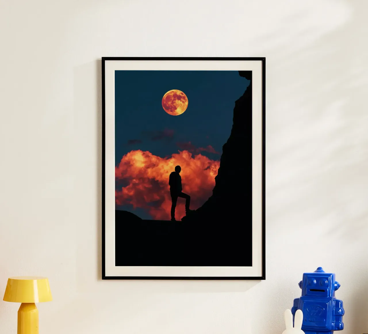 In piedi con la luna poster da arizrab