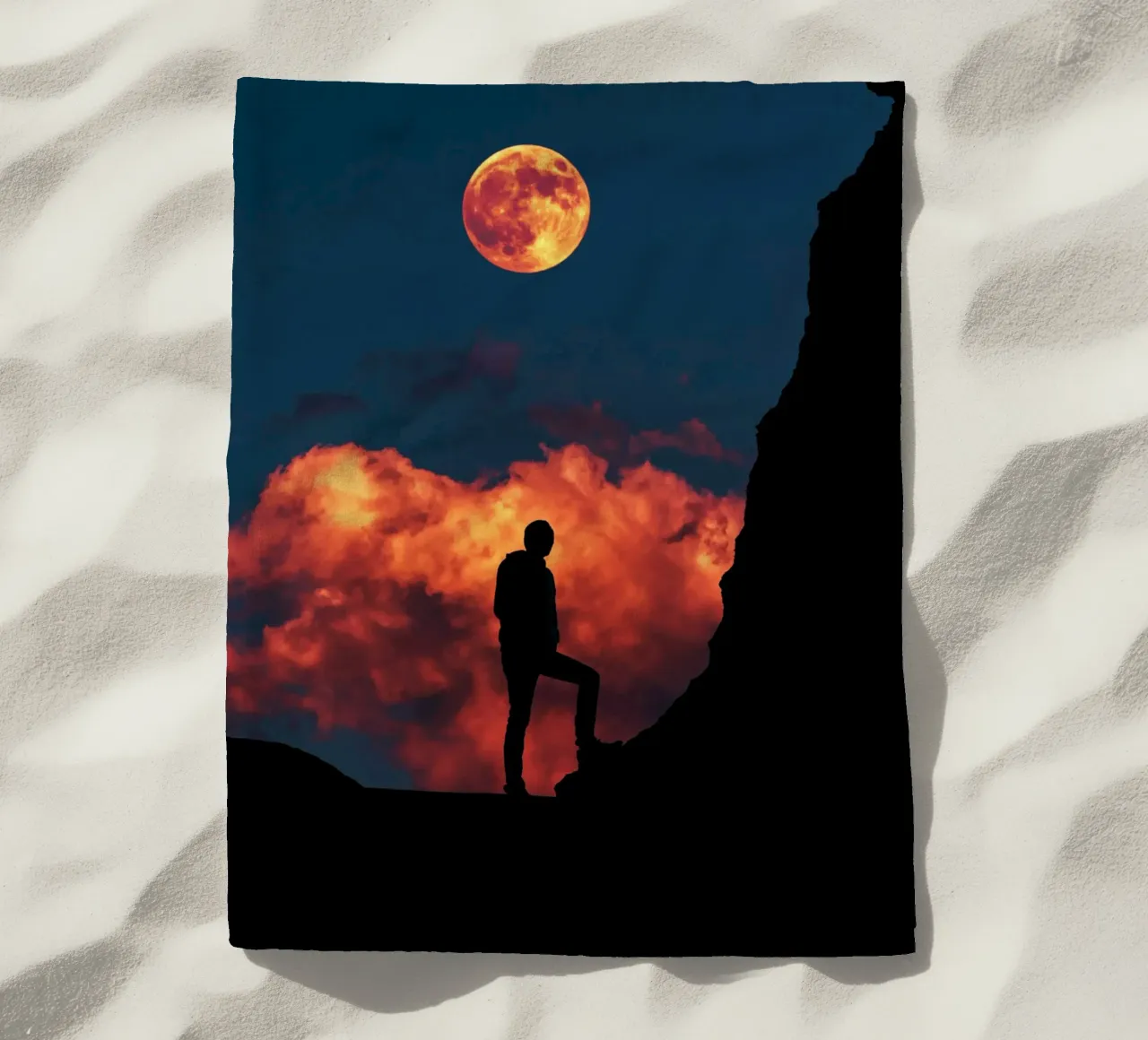 In piedi con la luna telo mare da arizrab