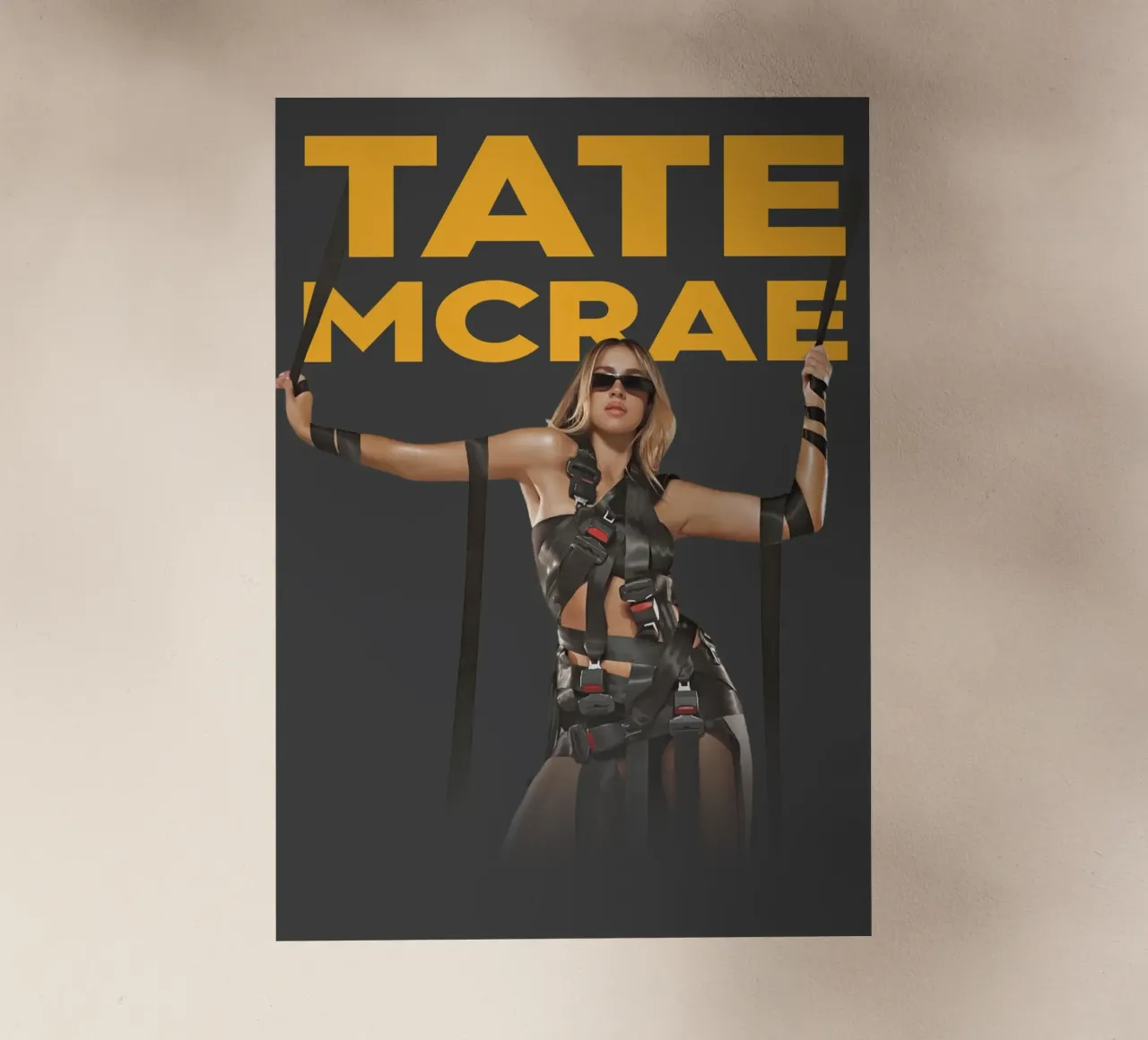 tate mcrae pellicola backlit da Theodore