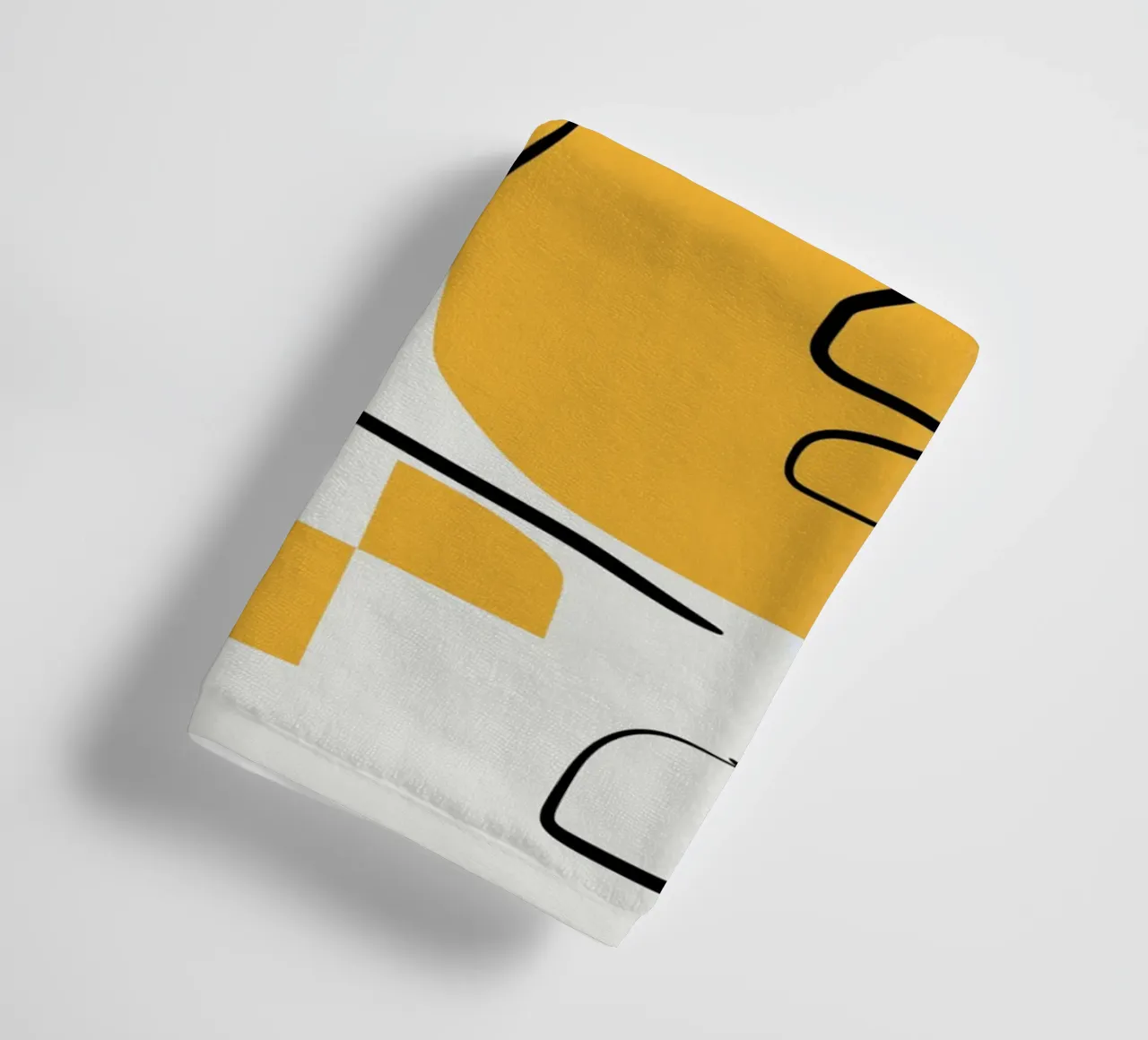 Giallo e linee artistiche 07 asciugamano da bagno da Little Dean