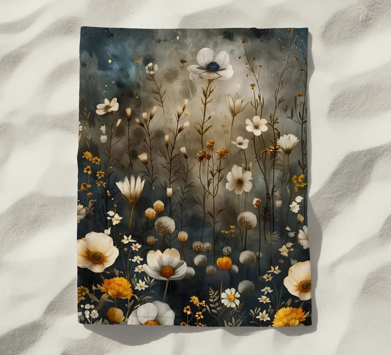 Un prato magico pieno di fiori telo mare da Justyna Jaszke JBJart