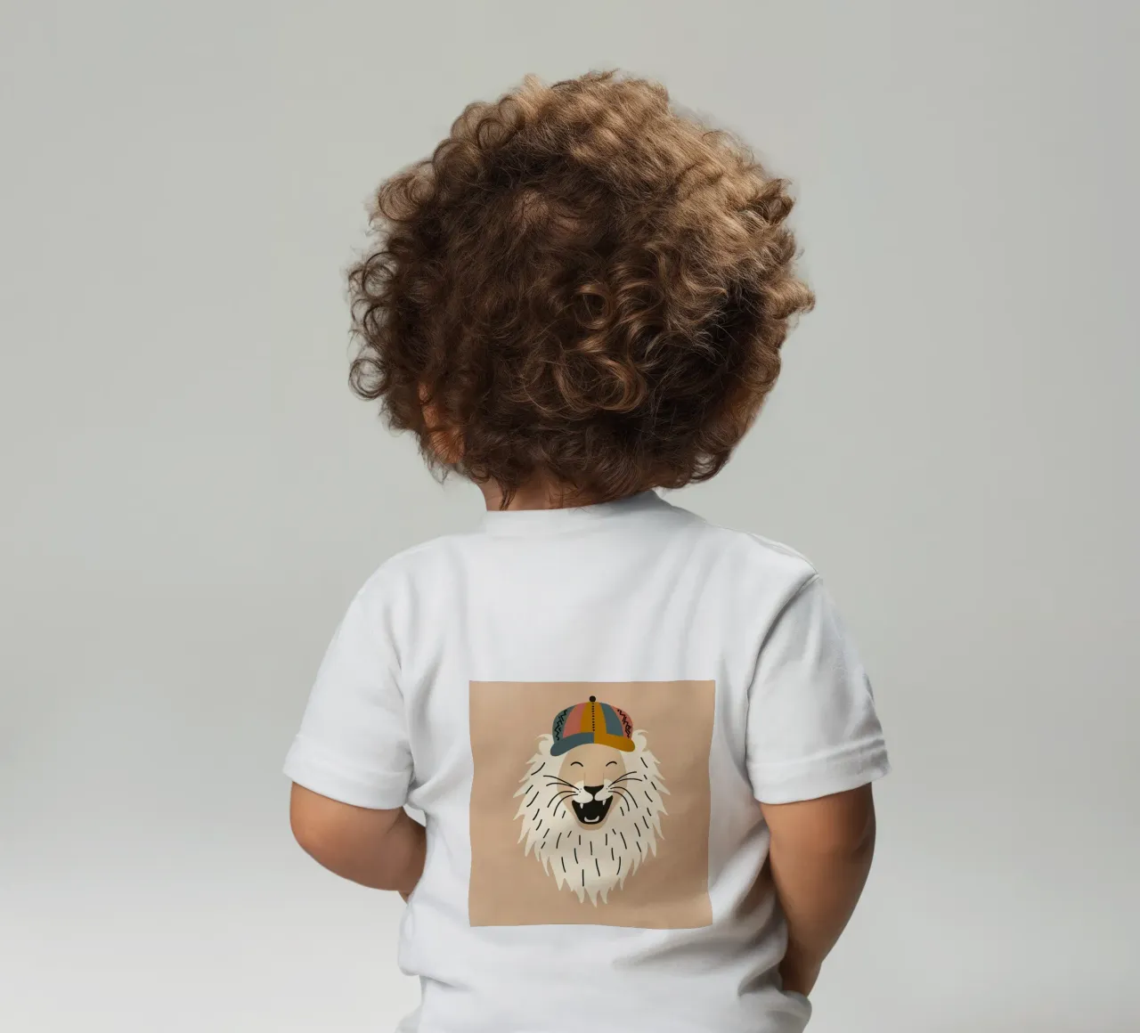 Leone boho felice con cappello maglietta neonato da KANESYAARTS