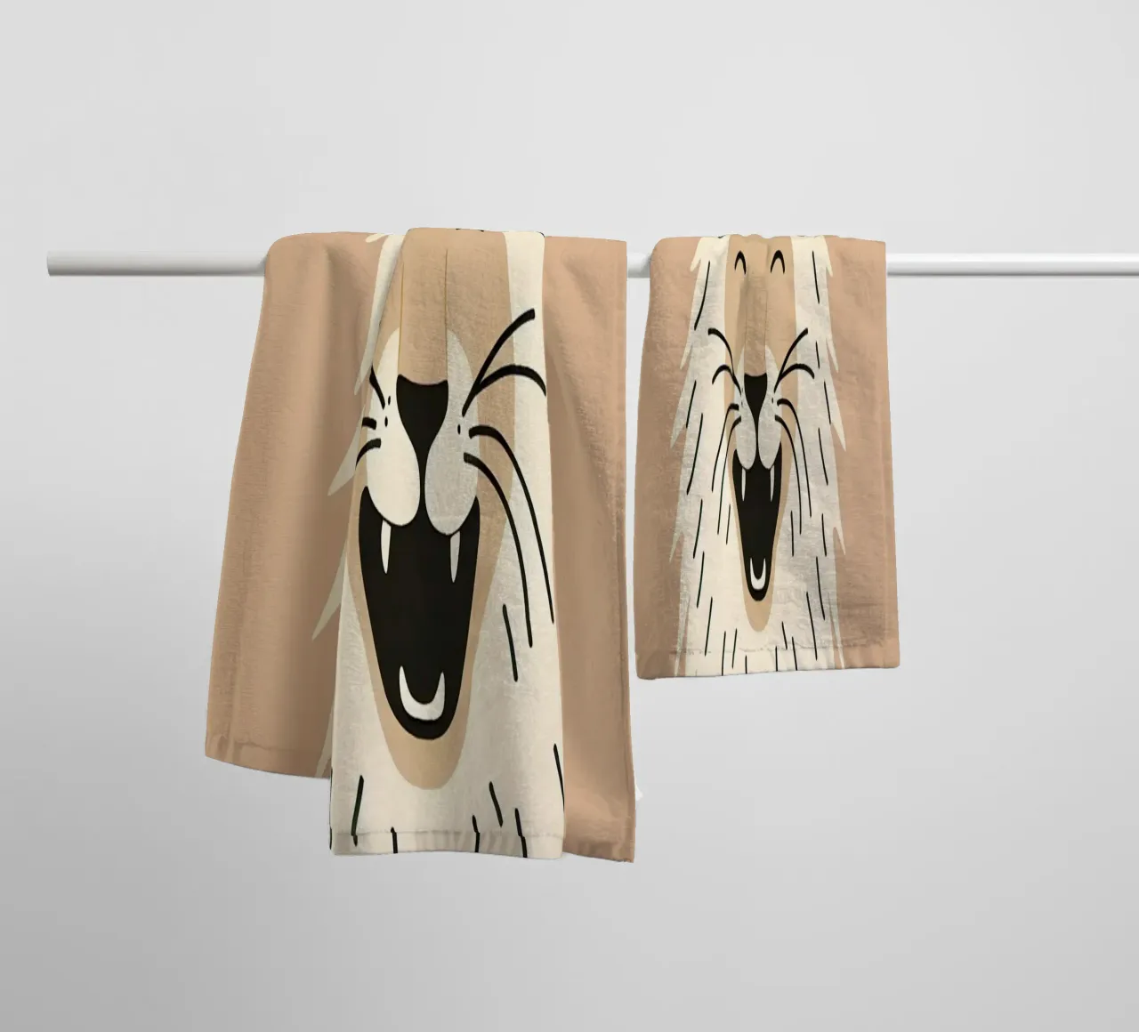 Leone boho felice con cappello asciugamano da bagno da KANESYAARTS