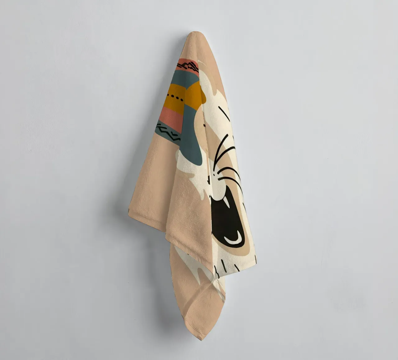Leone boho felice con cappello asciugamano da bagno da KANESYAARTS