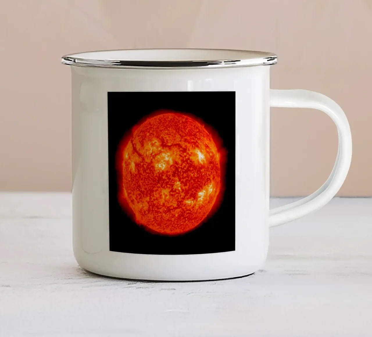 Il sole con la sua corona tazza in smalto da hewitt shop