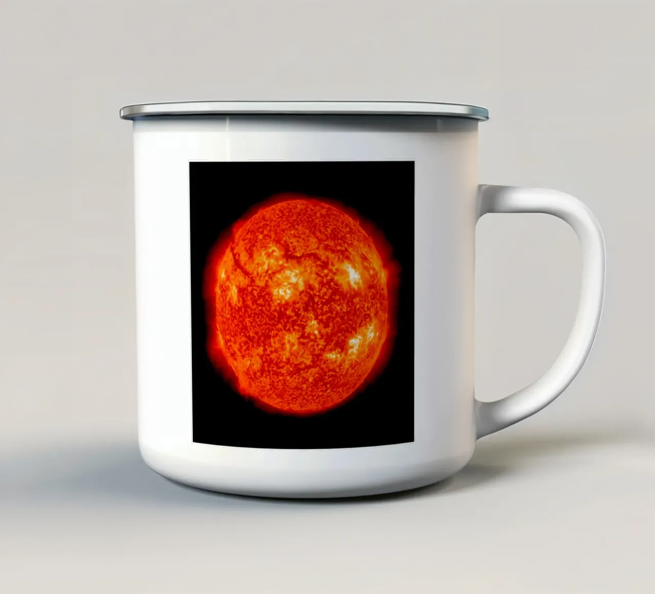Il sole con la sua corona tazza in smalto da hewitt shop
