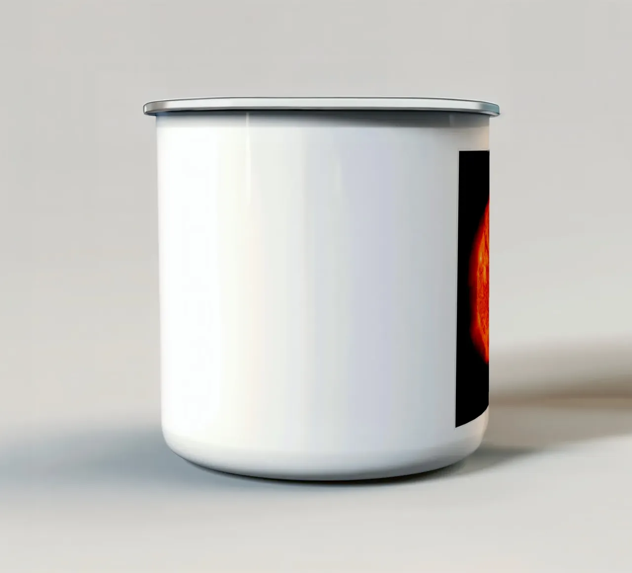Il sole con la sua corona tazza in smalto da hewitt shop
