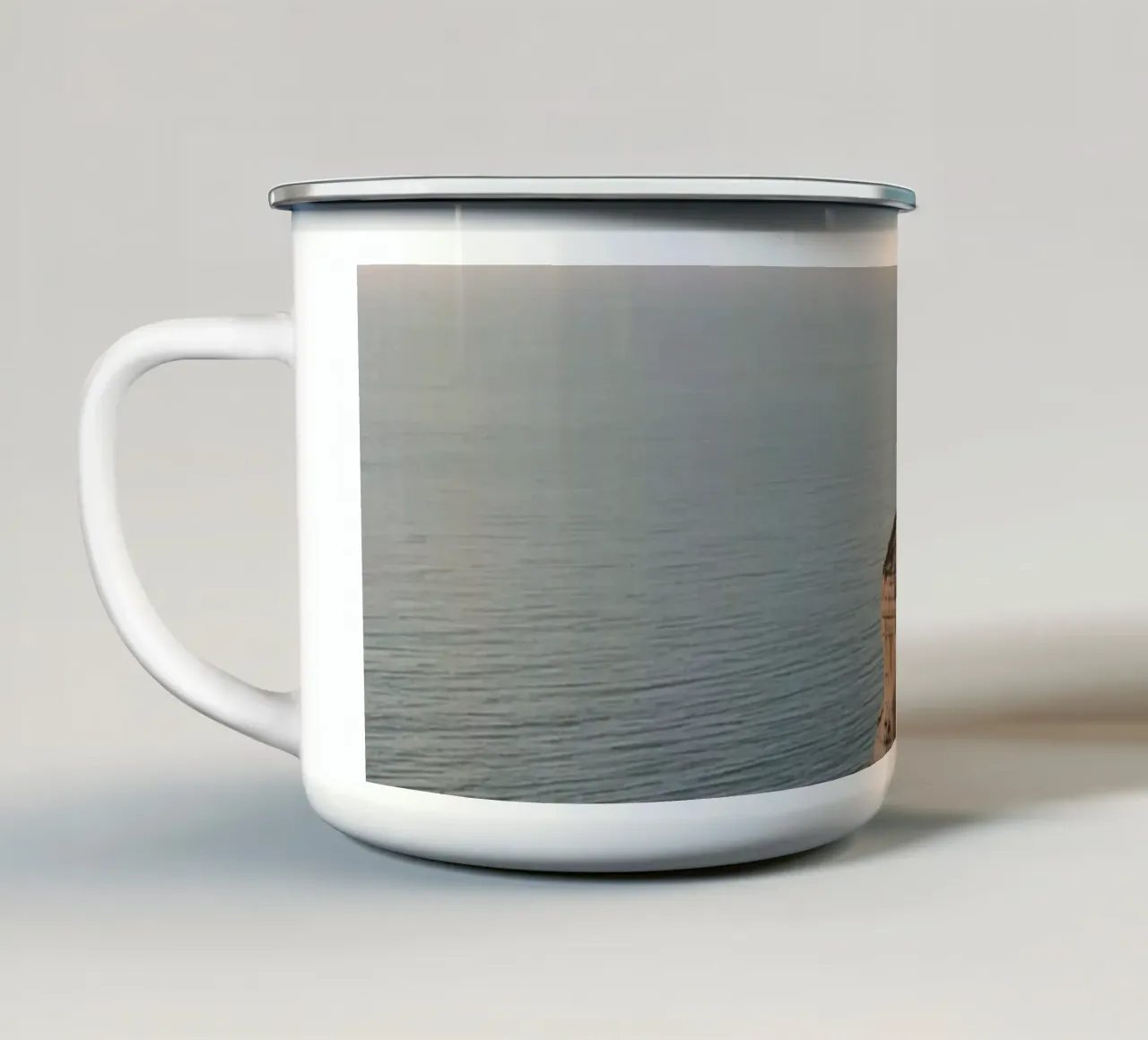 Scogliera costiera con vista sul mare tazza in smalto da DesignDoodle