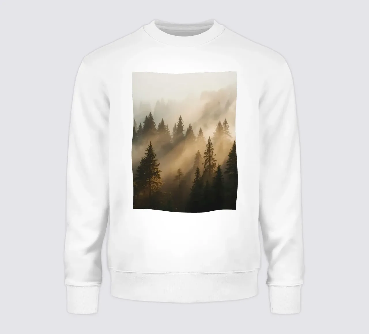 Foresta di conifere nella nebbia con raggi di sole felpa da DesignDoodle