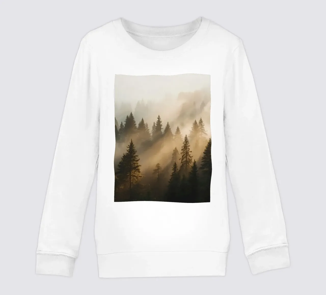 Foresta di conifere nella nebbia con raggi di sole felpa bambino da DesignDoodle