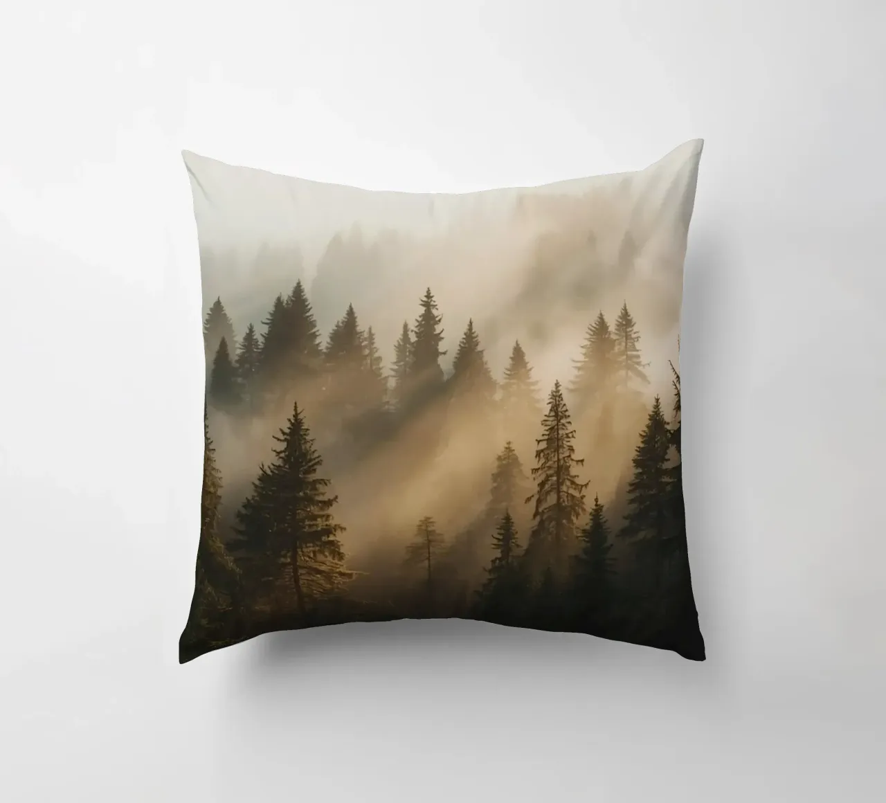 Foresta di conifere nella nebbia con raggi di sole cuscino da DesignDoodle