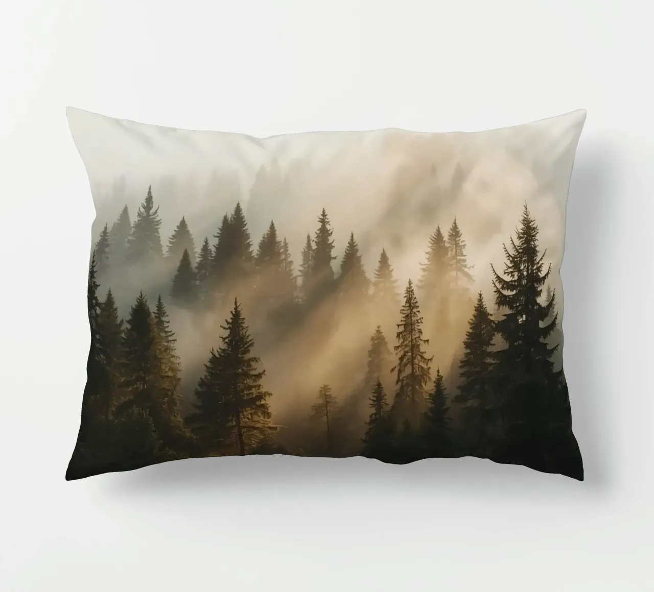 Foresta di conifere nella nebbia con raggi di sole cuscino da DesignDoodle