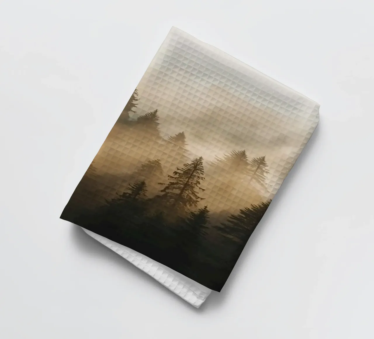 Foresta di conifere nella nebbia con raggi di sole canovaccio da cucina da DesignDoodle