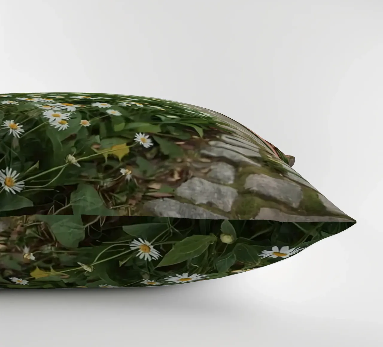 Margherite lungo una strada acciottolata con edifici cuscino da DesignDoodle