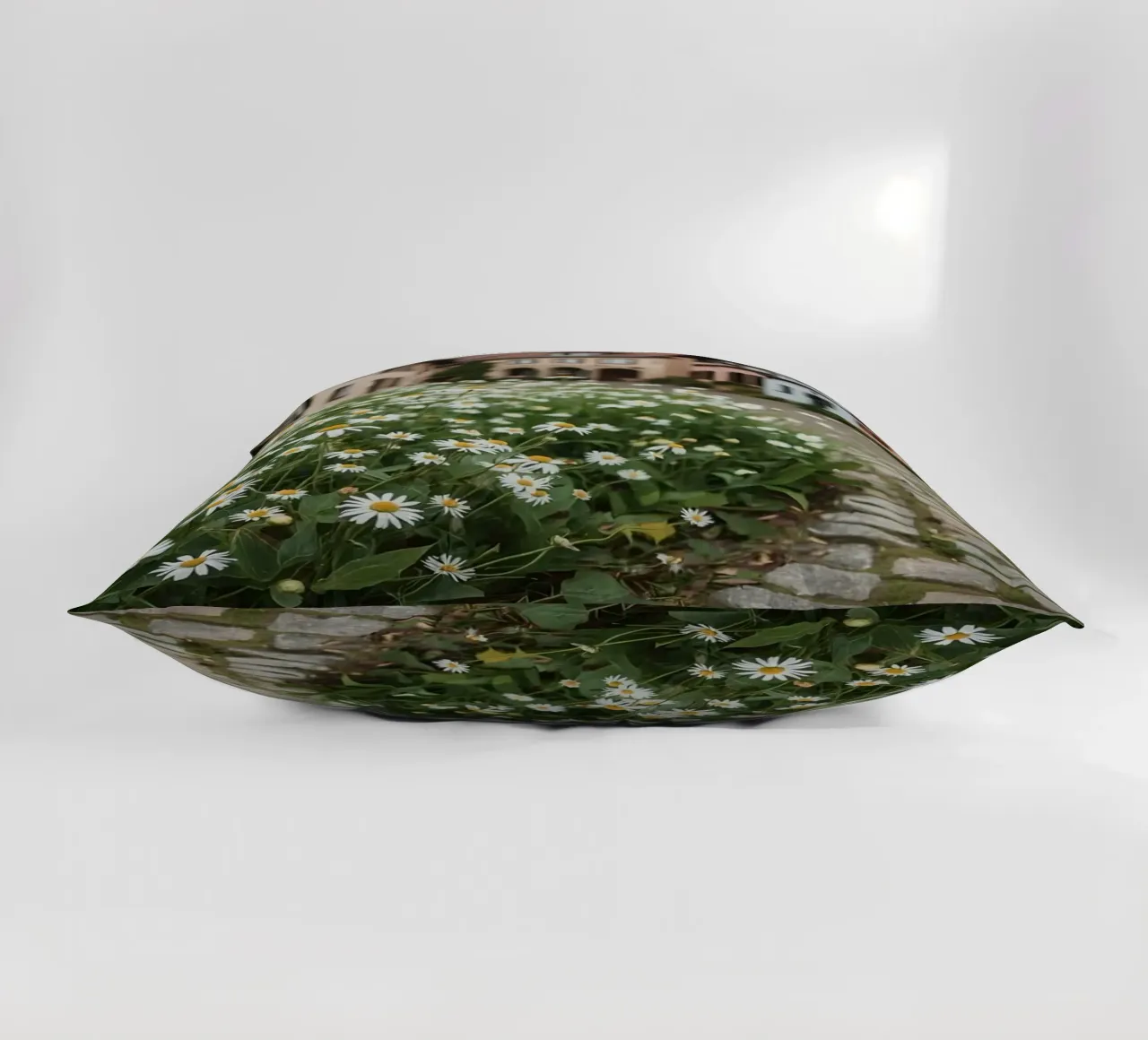 Margherite lungo una strada acciottolata con edifici cuscino da DesignDoodle