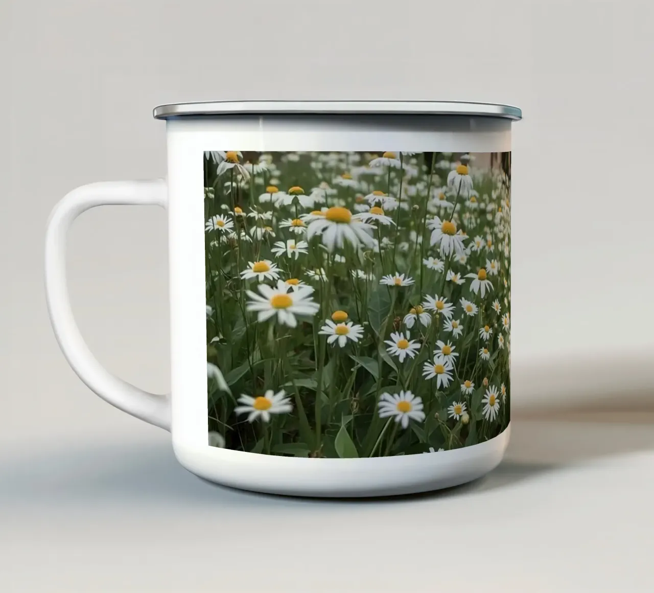 Margherite lungo una strada acciottolata con edifici tazza in smalto da DesignDoodle