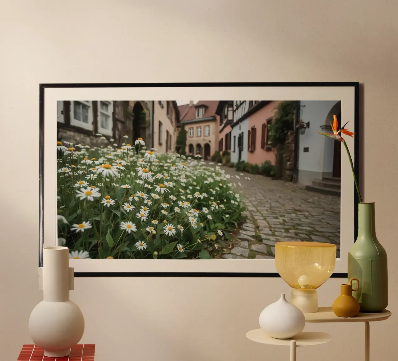 Margherite lungo una strada acciottolata con edifici carta hahnemühle da DesignDoodle