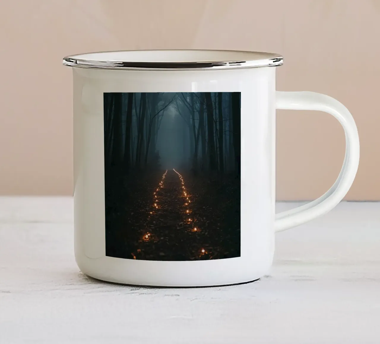 Sentiero della foresta con luci di fata tazza in smalto da DesignDoodle