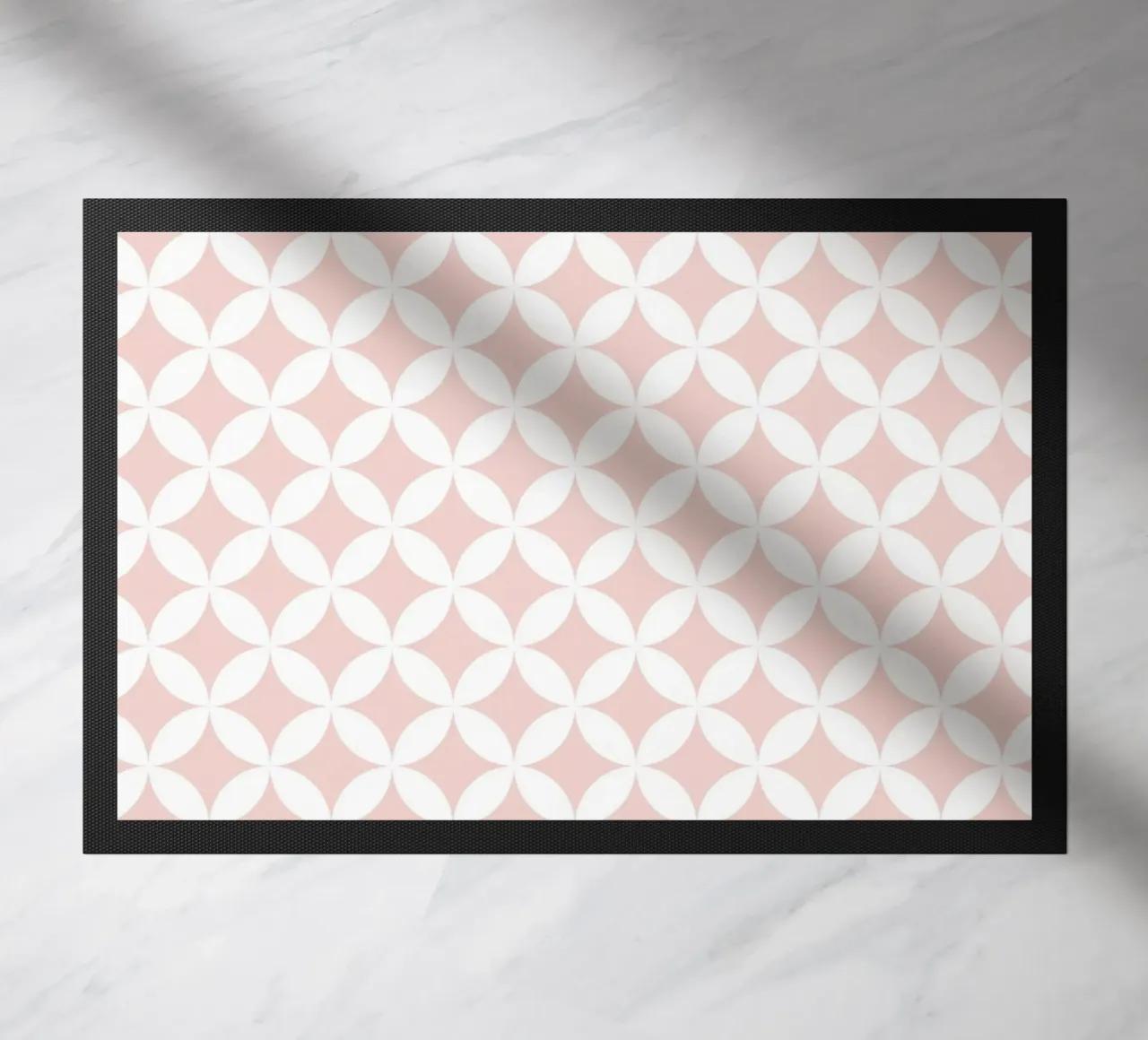 Minimal Geometric Flower Pattern 2 | White on Dusty Blush felpudo de Beauty in Simplicity