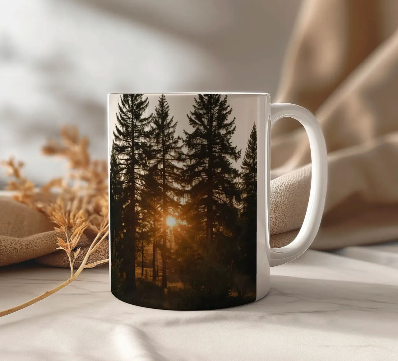 Foresta con Sunburst tazza in ceramica da DesignDoodle
