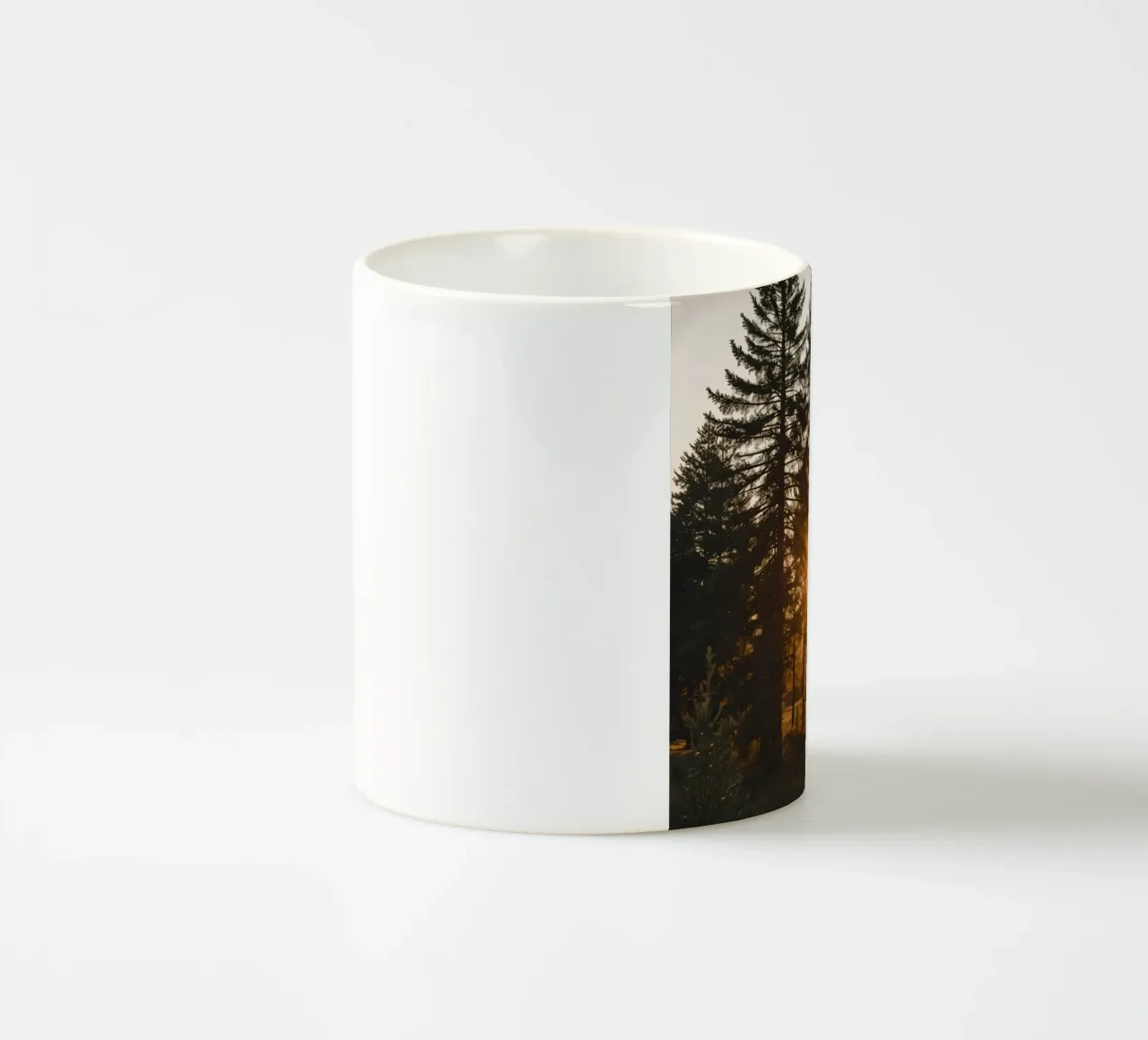 Foresta con Sunburst tazza in ceramica da DesignDoodle