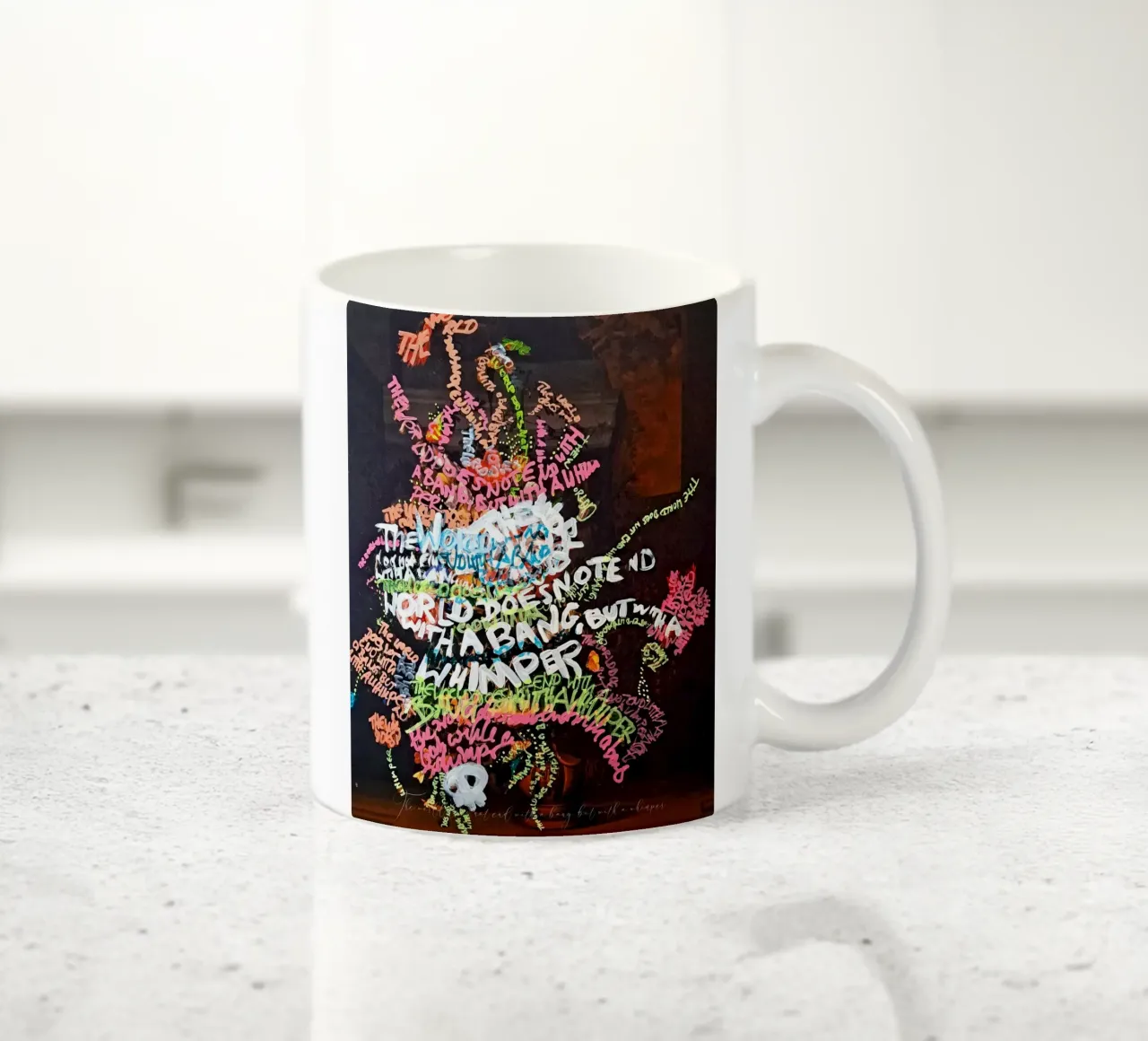 Il mondo non finisce con un botto, ma con un lamento tazza in ceramica da Trash is dada Official
